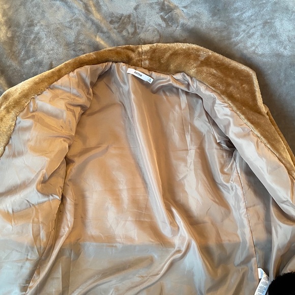 Faux Fur Contrast Jacket - Picture 3 of 3